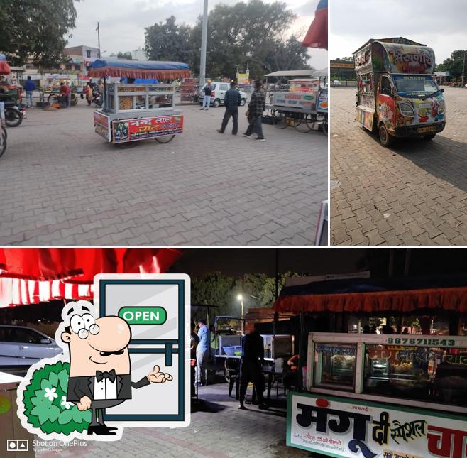 The exterior of रेहड़ी stalls