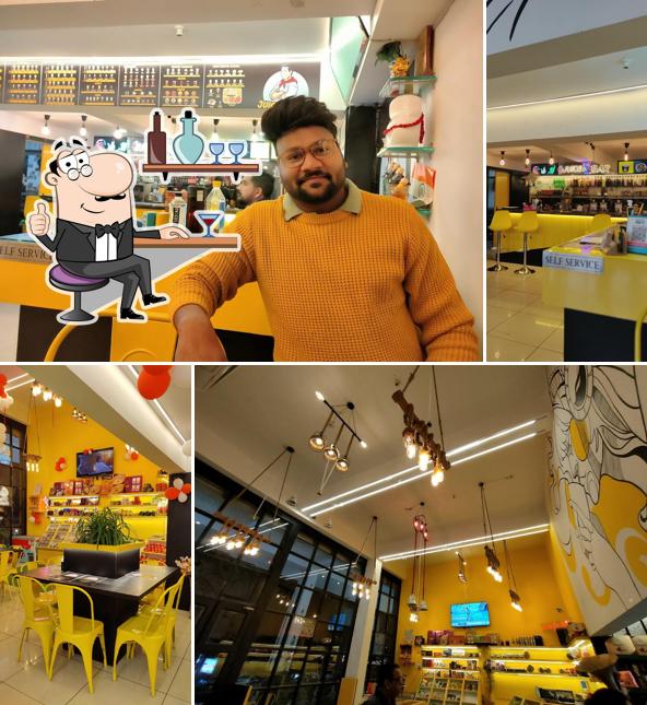The interior of Juice Master
