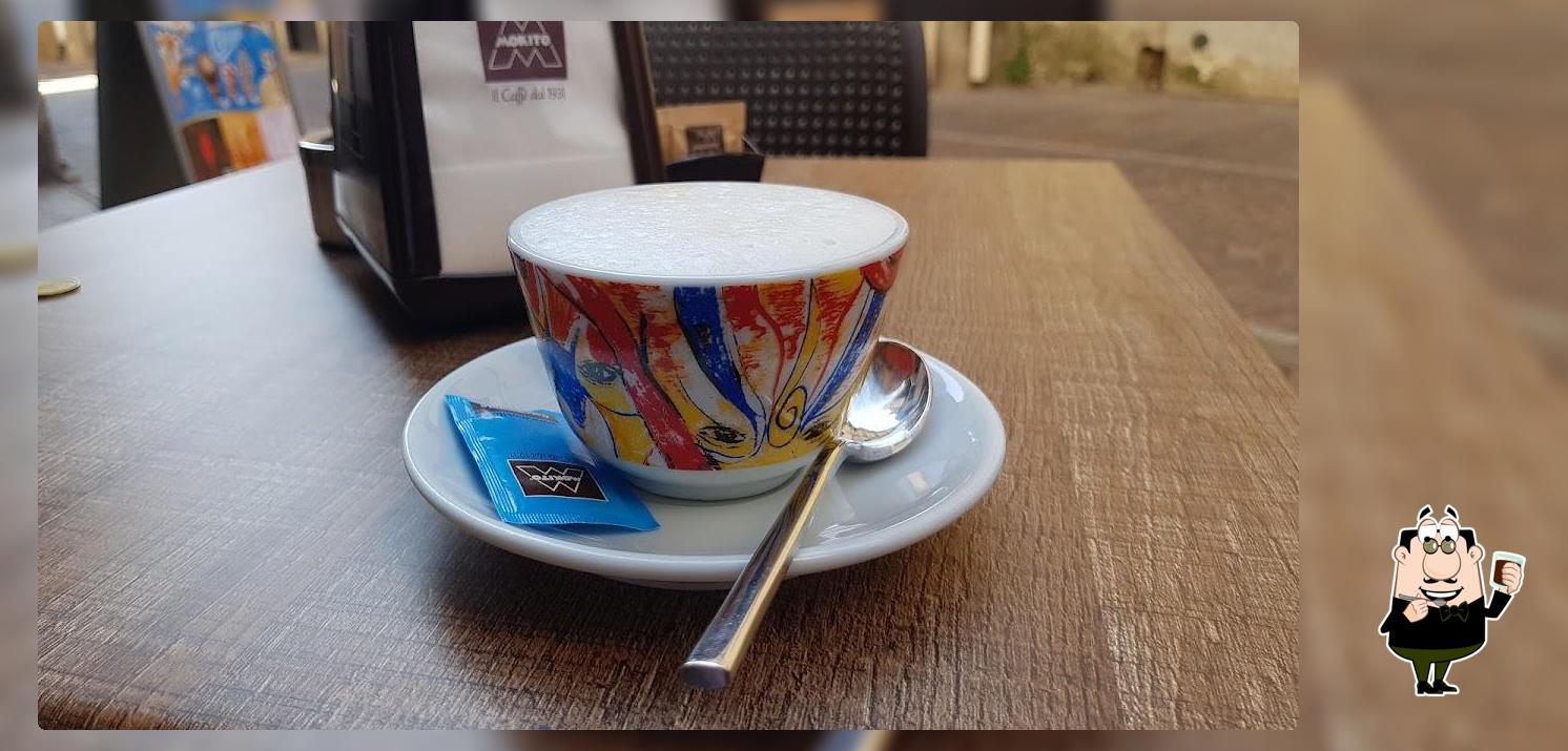 Goditi qualcosa da bere al pub & bar Bar Macchi