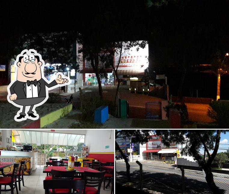 A interior e comida do restaurante