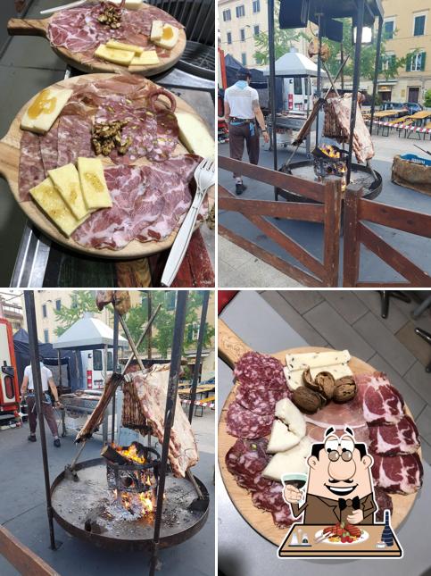 Ordina i piatti di carne a Bar Pertini