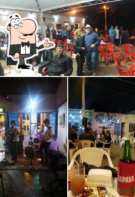 O interior do Colombina Pizzaria e Bar