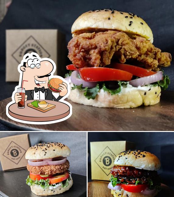 Order a burger at Budget station