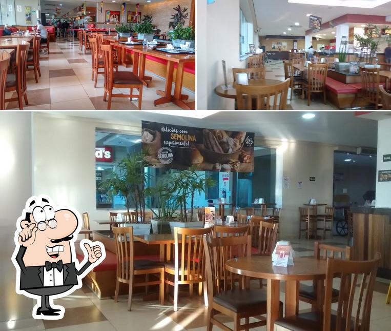 Veja imagens do interior do Restaurante Rede Frango Assado - Roseira