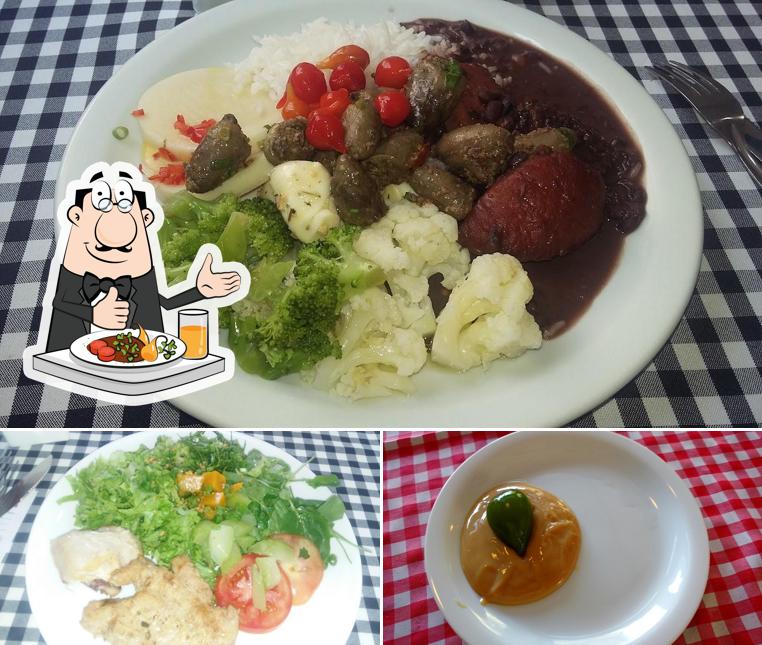 Comida em Restaurante Bem Mineiro