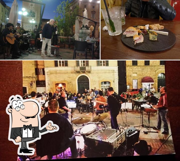 Dai un'occhiata agli interni di Café De La Paix