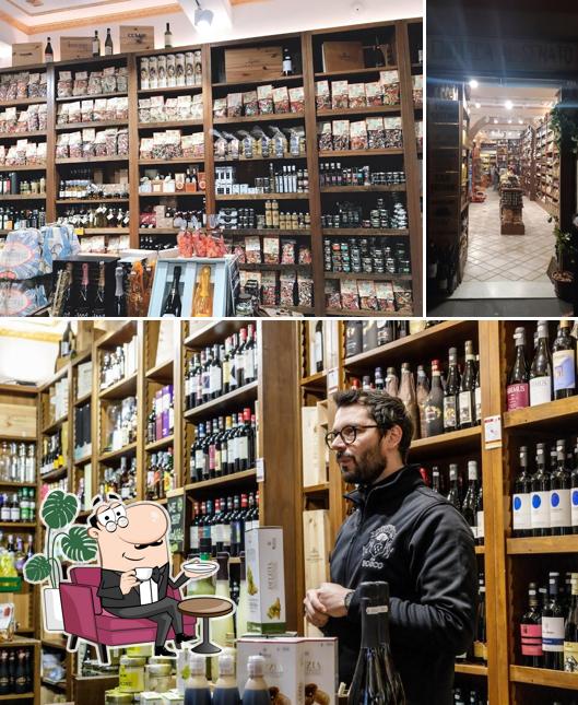 Gli interni di Enoteca Al Senato