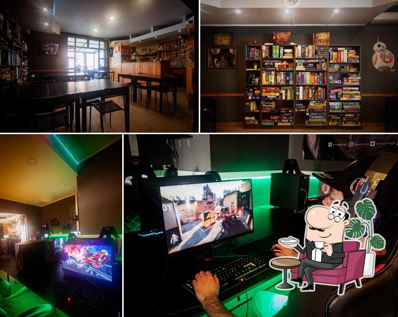 Gli interni di Overworld Ludo Pub