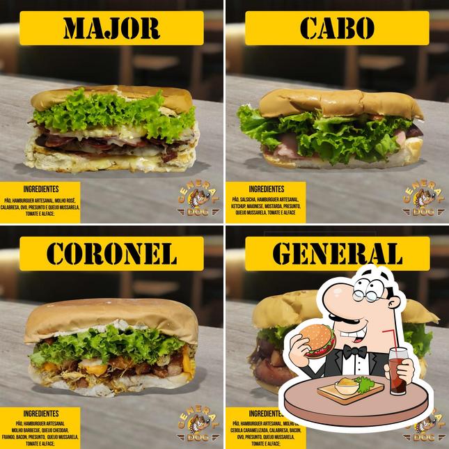 Delicie-se com um hambúrguer no GENERAL DOG Lanches