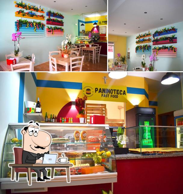 Paninoteca Fast Food si caratterizza per la interni e cibo