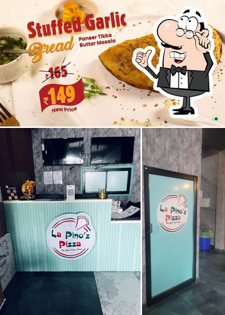 This is the photo displaying interior and food at La Pino'z Pizza, Kollam