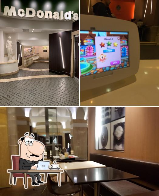 Siediti a un tavolo di McDonald's Roma Piazza di Spagna