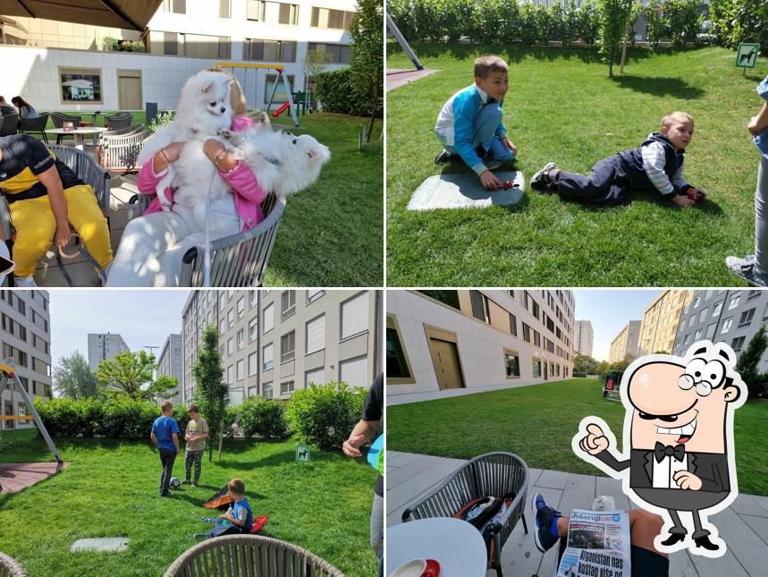 Guarda gli esterni di B Blok Caffe Bar