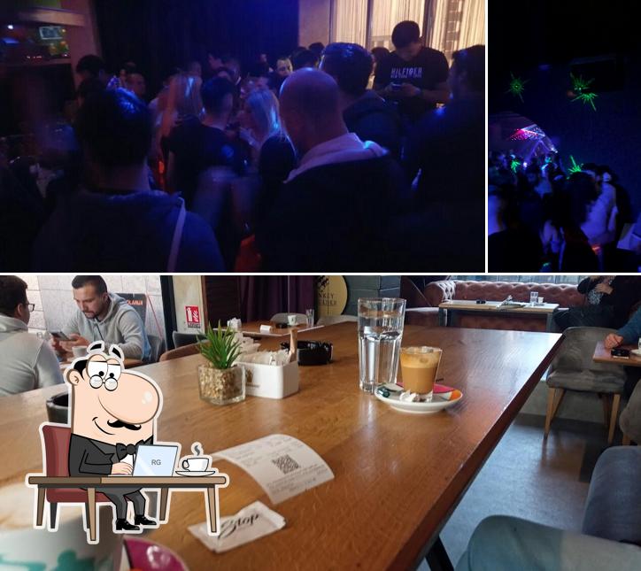 Siediti a un tavolo di Stop caffe & club