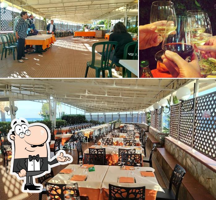 Questa è la foto che mostra la interni e vino di Green Ristorante Pizzeria