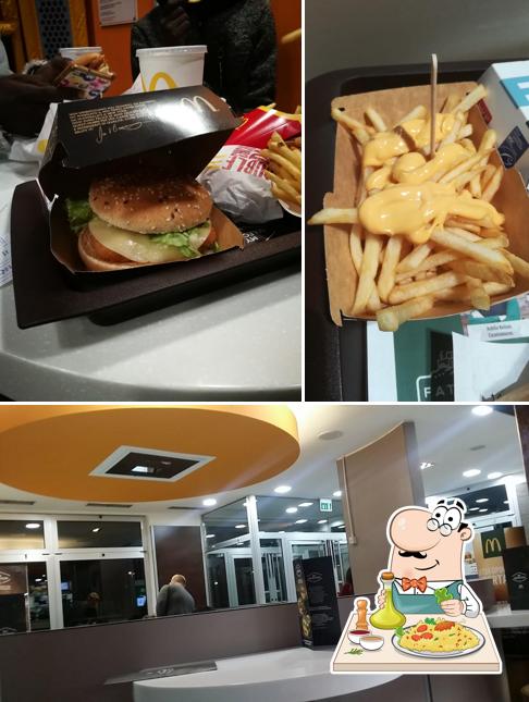 Tra le diverse cose da McDonald's Leinì si possono trovare la cibo e interni