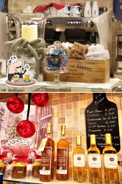 Puoi prenderti un rinfrescante bicchiere di birra chiara o scura