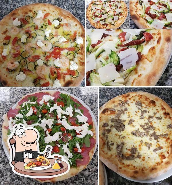 Prenditi una pizza a Pizzeria Rivalta Inforna