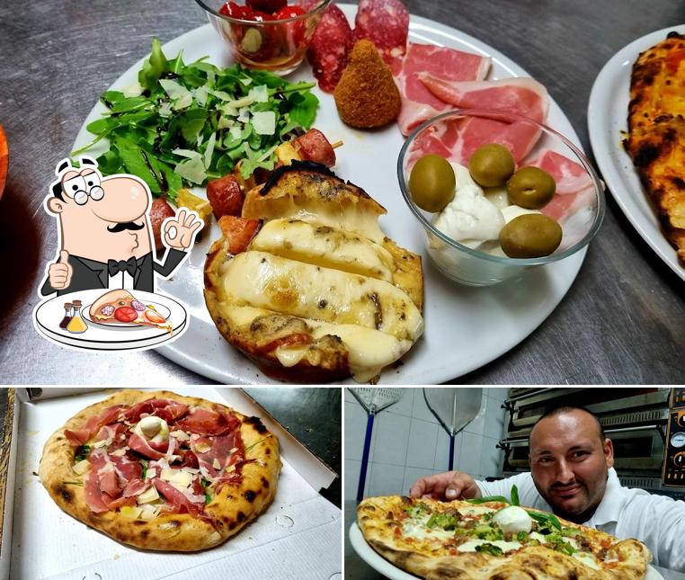 Scegli una pizza a Pizzeria La Focaccia