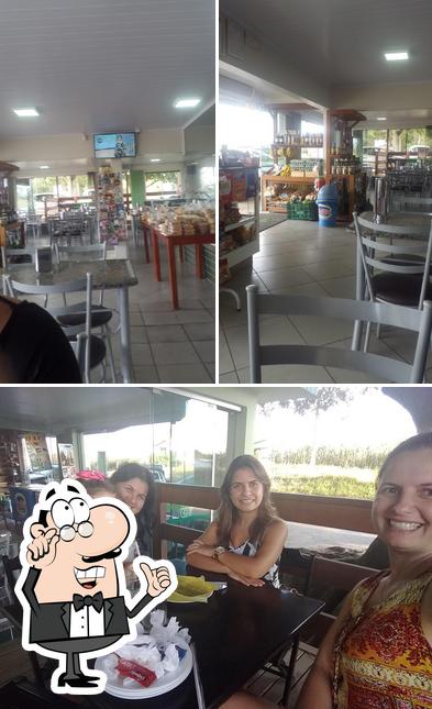 O interior do Guetner Caldo De Cana e Lanches