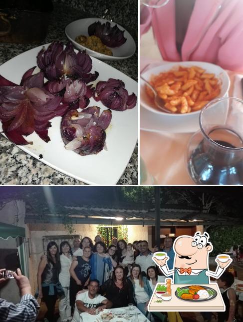 La cibo e interni del ristorante