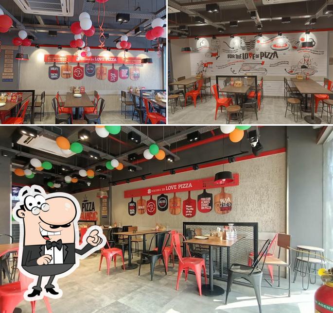 Check out how Pizza Hut Waluj, Aurangabad looks inside