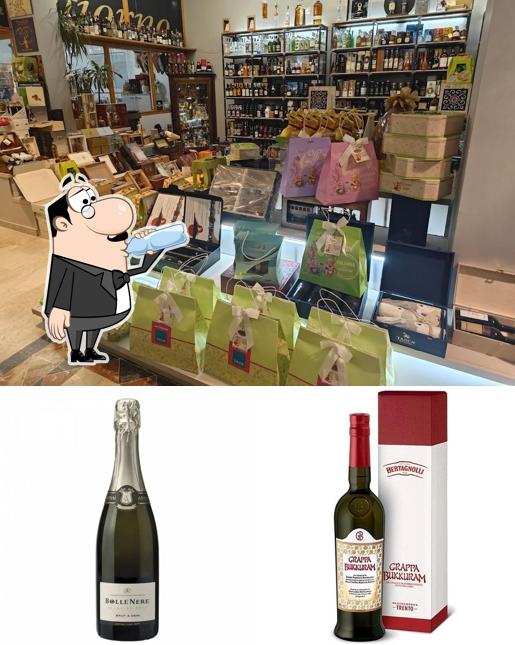 La foto di bevanda e cibo da Zancana Distribuzione srl