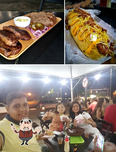 Entre diferentes coisas, comida e interior podem ser encontrados no Barão Hambúrgueres