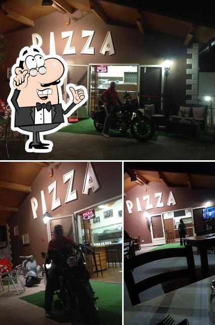 Gli interni di Dedde Pizza