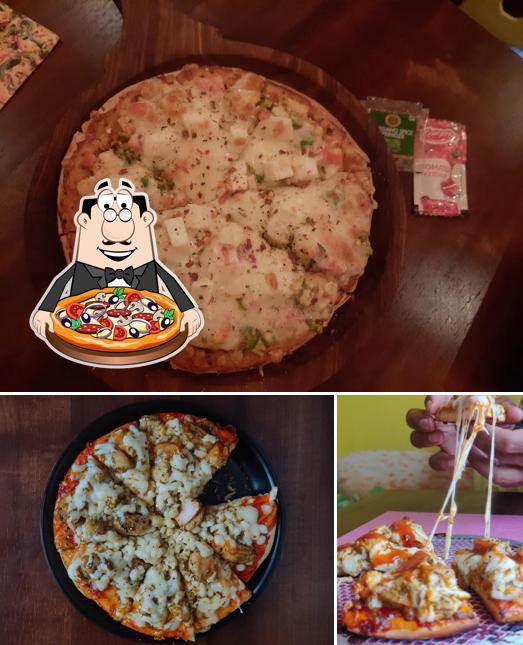 Pick pizza at Mammas Food Kolhapur