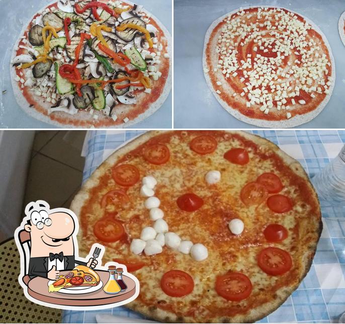 Ordina una pizza a Pizzeria la piazzetta