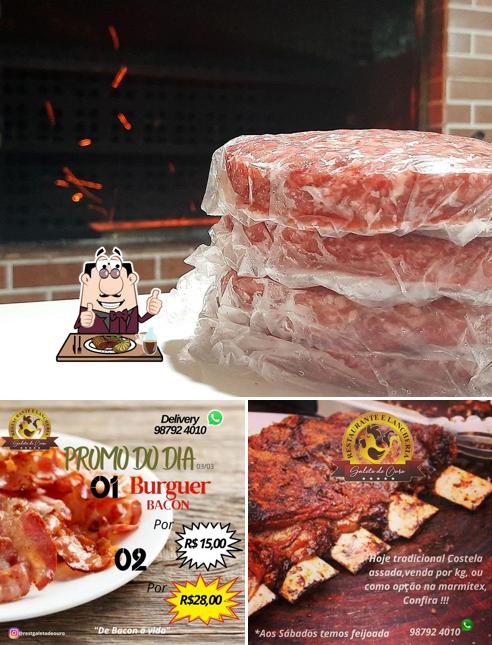 Prove pratos de carne no Restaurante e Lancheria Galeto de Ouro