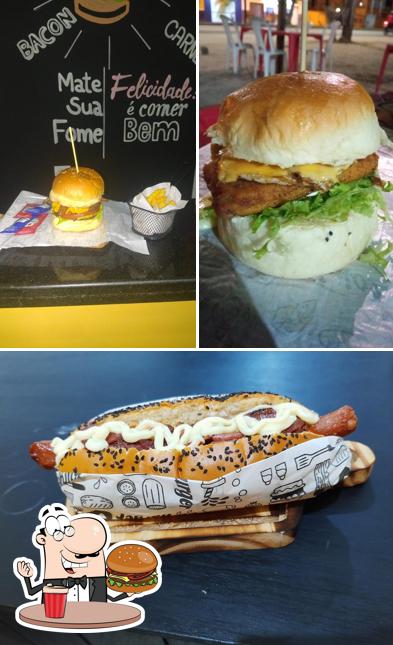 Peça um dos hambúrgueres oferecidos no Cine Burger