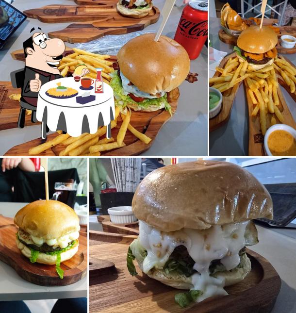 Os hambúrgueres do Grand Jurassic Restaurante - Americana irão satisfazer uma variedade de gostos