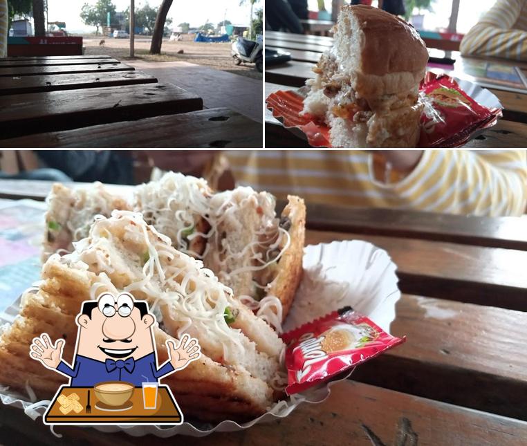 Food at Foody Fast Food & Cake