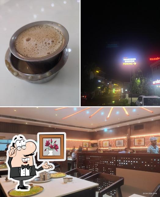 Take a seat at one of the tables at Sri Mu Saravana Bhavan