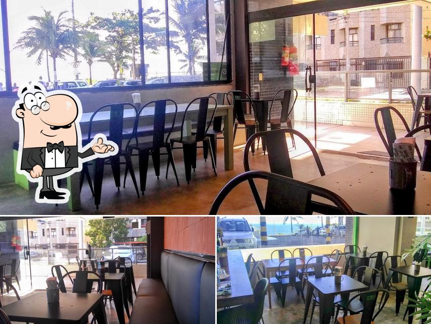 O interior do Varanda Burguer Ondina