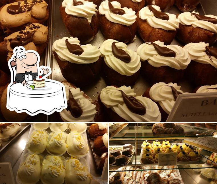 La Bottega del Babà serve un'ampia varietà di dolci