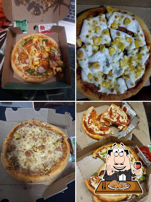 At La Pino'z Pizza Dwarka Mor, you can get pizza
