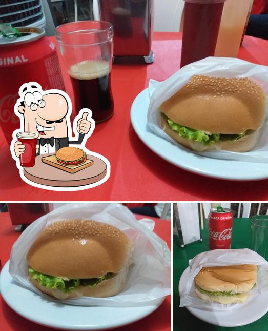 Consiga um hambúrguer no Pizzaria Tropicaliente