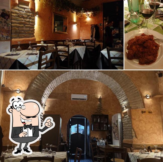 La immagine di interni e birra da Osteria del Cavaliere