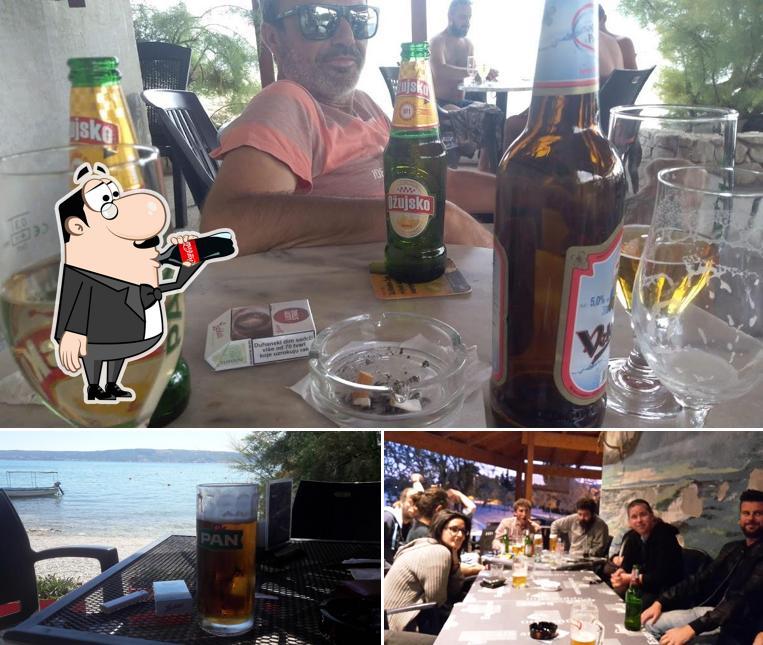 La foto di bevanda e bancone da bar da Caffe bar Nehaj 2