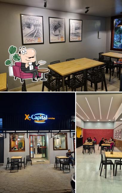 O interior do X Artesanal Lanches e Burguer Planaltina
