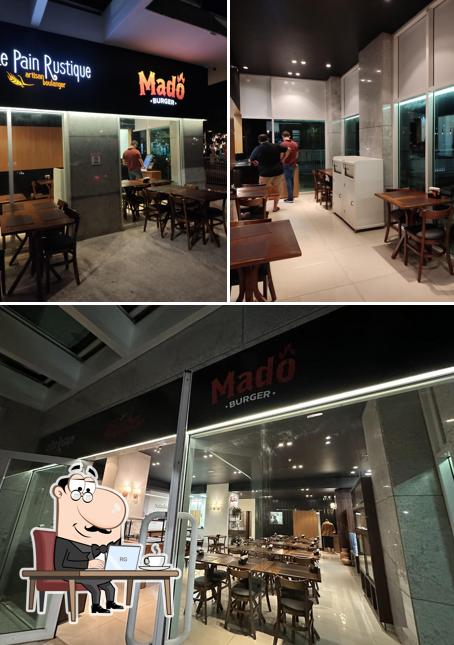 O interior do Madô Burger Brasília