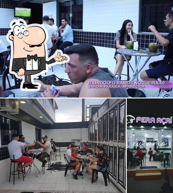 O interior do FERA AÇAÍ Burger Bar