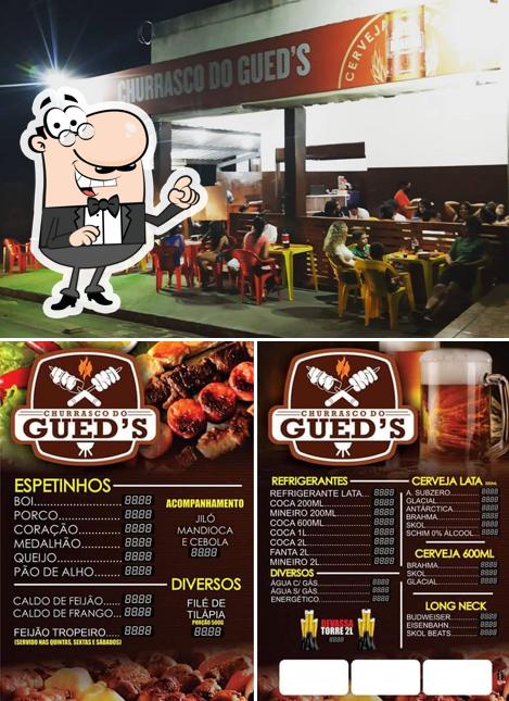 Sente em uma das mesas no Churrasco do Gued's