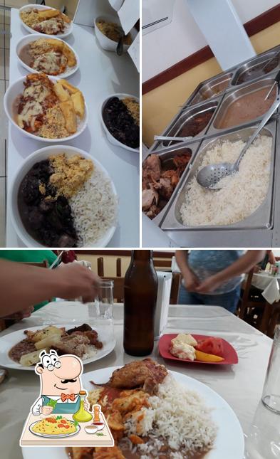 Comida em Restaurante Divino Sabor