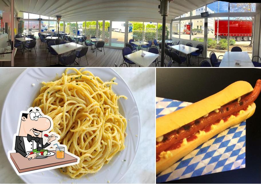 Tra le varie cose da Snack Point Walter si possono trovare la cibo e interni