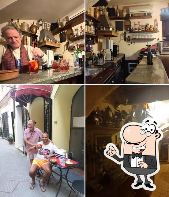 Siediti a un tavolo di Bar Caffetteria Maxinin