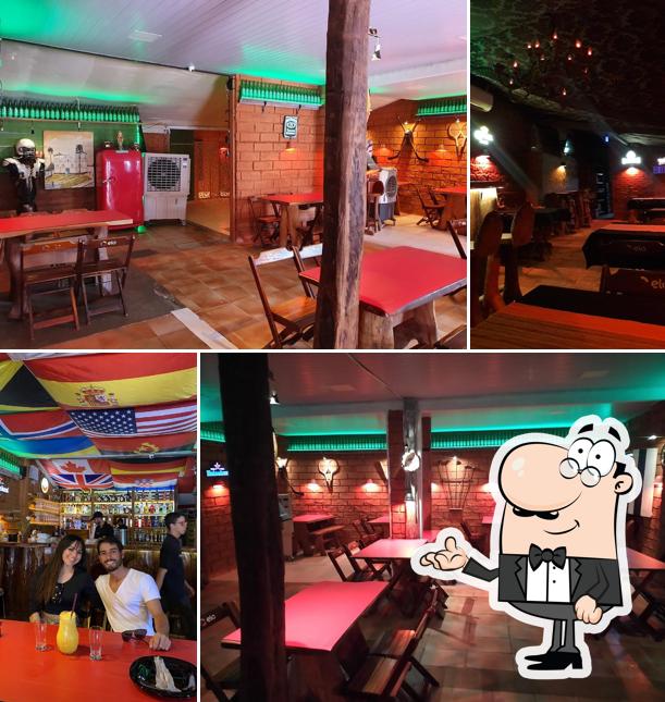 Sente em uma das mesas no Barroco Restaurante - choperia